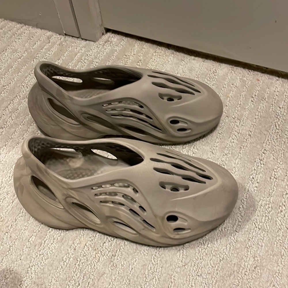 Adidas Yeezy foam runners size 6